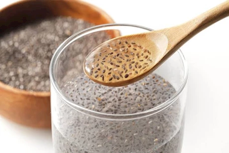 بذور الشيا المنقوعة في اللبن الرائب.. فوائد مذهلة عند تناولها