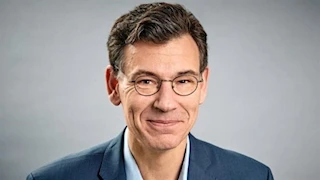 وزير التعليم العالي الفرنسي من جامعة القاهرة: العلم يقرب الشعوب ويحقق النماء الاقتصادي