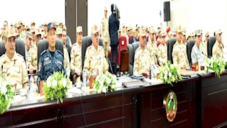 وزير الدفاع يشهد تنفيذ مشروع مراكز القيادة التعبوي لقوات الدفاع الجوي والقوات الجوية