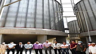 بالصور- محافظ أسوان يطمئن على جاهزية الصوامع لاستقبال موسم توريد القمح