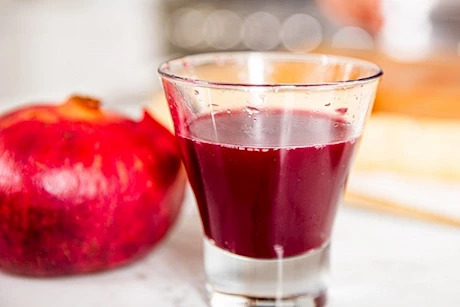 عصير الرمان.. سلاحك الطبيعي في حرارة الصيف