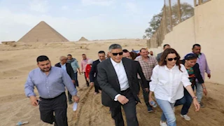 حركة الجمال والخيول.. بيان من "الجيزة" بشأن تطوير منطقة أهرامات الجيزة