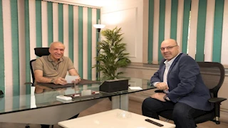   بالصور.. الرئيس التنفيذي لمجموعة روتانا للموسيقى يزور مكتبها بالقاهرة 