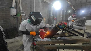 "يا حلاوة الإيد الشغالة".. عمال البحيرة لا يتوقفون عن الإنتاج في عيدهم - فيديو وصور