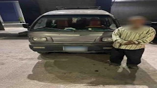 أمن الإسكندرية يضبط سائقا سمح لطفل بالجلوس أعلى سقف سيارة