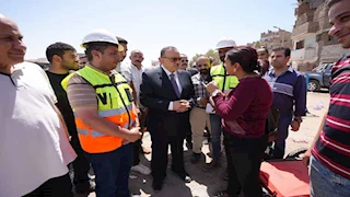 محافظ أسيوط يتفقد مشروع استبدال خط الطرد الرئيسي للصرف الصحي بمنطقة البركة -صور