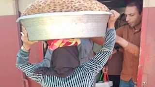 من قطور لدمنهور.. رحلة فاطمة وزميلاتها في البحث عن الرزق مع التوت بالبحيرة -صور