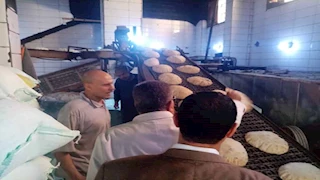 محافظ الدقهلية يتفقد مخابز العيش البلدى فى المنصورة -صور