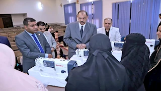 محافظ سوهاج يسلم ماكينات خياطة للسيدات الأولى بالرعاية -صور