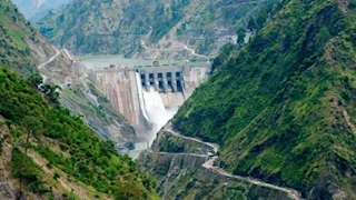 بعد وقف إطلاق النار.. الهند تفتح بوابات سد "باغليهار" وتتدفق المياه نحو باكستان (فيديو)