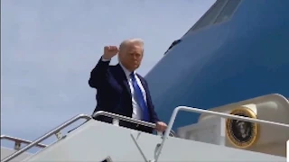 لحظة صعود ترامب للطائرة الرئاسية متوجهًا إلى السعودية