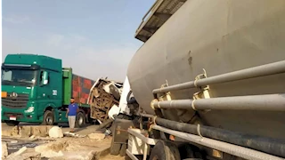 20 مصابًا في تصادم مروع بين أتوبيس وسيارة نقل ثقيل بالشرقية