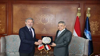 الفريق أسامة ربيع يبحث التعاون في مجال السياحة البحرية وصيانة السفن مع إيطاليا