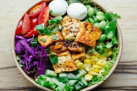 البروتين أولًا أم الكربوهيدرات؟- إليك الترتيب الصحيح لتناول الطعام