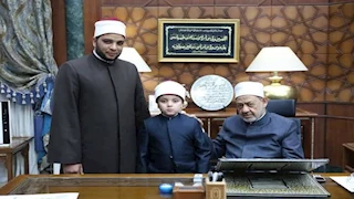 الواعظ الصغير.. قصة الطفل أنس الذي جلس على كرسي شيخ الأزهر وكرمه الطيب