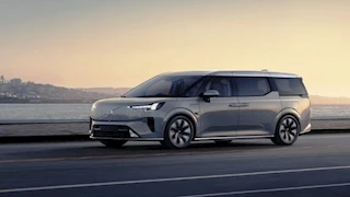 فولفو تطلق الفان الكهربائية EM90 الفاخرة الجديدة