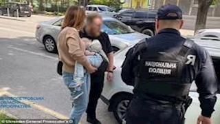 "حياتها اتقلبت في ثانية".. أم تبيع طفلها لسبب صادم وهذا ما حدث (فيديو وصور)