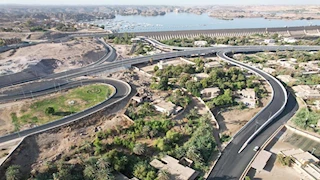 حقيقة انهيار جزء من كوبري بديل خزان أسوان.. نقيب المهندسين يوضح -فيديو وصور