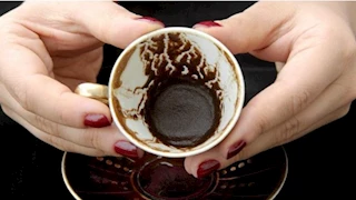 "أبين زين وأوشوش الودع".. شات جي بي تي  يقرأ الفنجان لأول مرة