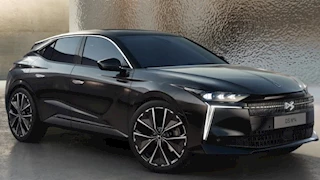 خاطفة للأنظار.. دي إس تطلق N°4 الكروس أوفر الجديدة 