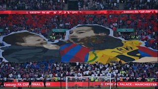 وفاة بالسرطان.. ماقصة "تيفو" جماهير كريستال بالاس الخالدة منذ 14 عامًا؟