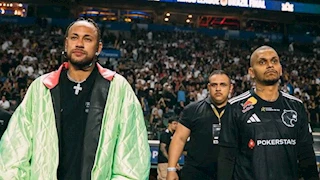 نيمار يثير الجدل بـ "نيولوك" جديد في نهائي دوري الملوك (فيديو)