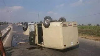 انقلاب سيارة نقل أموال بعد نفق أطفيح.. والمباحث تتحرك