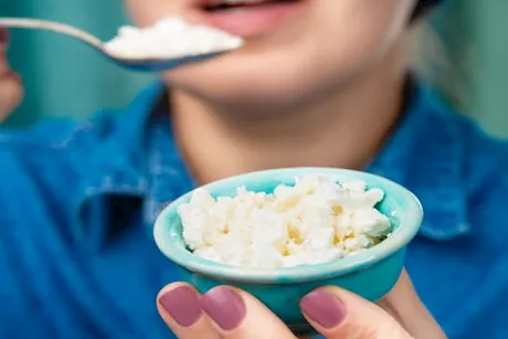 الجبن القريش يفقد الوزن- تناوله بانتظام