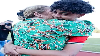 عانق جدته.. كريستيانو جونيور يحتفل بأول بطولة في مسيرته (صور)