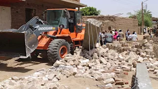 استرداد 391 فدانًا غير مستوفاة للتقنين وإزالة 12 حالة تعد بالأقصر