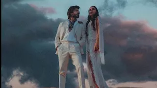 من أمام أبو الهول.. المخرج السدير مسعود يعلن ارتباطه بمهندسة الديكور ندى الحفناوي (صور)