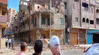 إزالة أجزاء من 3 عقارات في الإسكندرية.. وحي العجمي يكشف السبب- صور