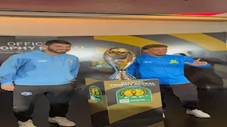 قبل مواجهة صندوانز.. قائد بيراميدز رفقة الكأس الجديدة لدوري أبطال أفريقيا (صور)