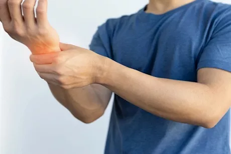 انتبه لهذه المعادن- نقصها بالجسم يسبب تنميل اليدين