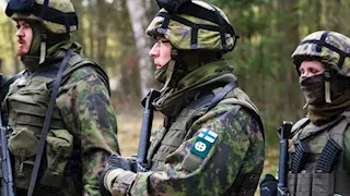 بمشاركة أمريكية وبريطانية.. فنلندا تطلق تدريبات عسكرية واسعة قرب حدود روسيا   