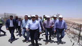 كامل الوزير يفتتح مصنع "جولدن افينيو" لإنتاج الملابس الجاهزة بالمنيا