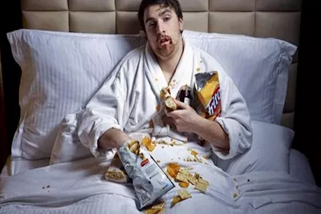 الأكل قبل النوم يسبب زيادة الوزن- إليك الحقيقة؟ 