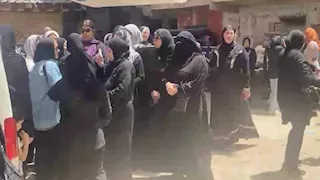 ضحية الغرق أثناء العمل بالسويس.. تشييع جنازة الغواص حسن عدلي بالإسكندرية - صور