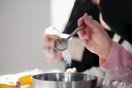 كيف يؤثر تناول الملح يوميًا على صحة الكلى؟