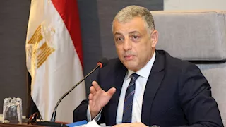  محافظ الإسماعيلية يُكرم اللجنة العليا لتوريد القمح -صور