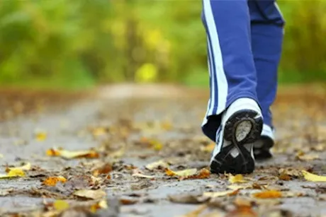 المشي الصباحي والمسائي- أيهما أفضل لفقدان الوزن؟