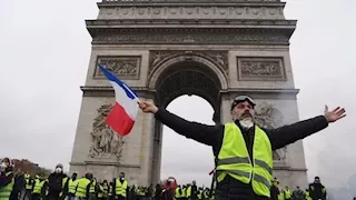 احتجاجات تشل حركة المرور قرب باريس رفضًا لقانون جديد