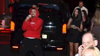 صلاح تواجد.. احتفالات لاعبي ليفربول بالدوري استمرت حتى منتصف الليل (صور)