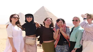 السياحة تنظم زيارة للمشاركين في "ديزني على الجليد" للأهرامات والمتحف المصري الكبير