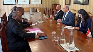 تكامل إقليمي.. تفاصيل لقاء وزير الطيران وزيرَ النقل والبنية التحتية الزيمبابوي