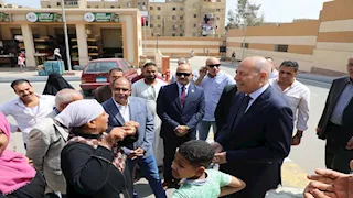 صور- محافظ القاهرة: منع عودة الإشغالات بسوق الزلزال العشوائي