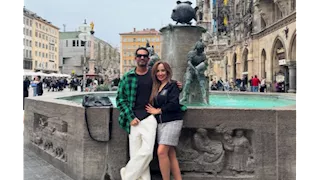 عمرو سعد يشارك جمهوره صورة رومانسية مع زوجته