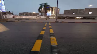  تنفيذ مطبّات تهدئة  بشارع جامعة الدول العربية بالجيزة