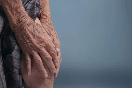 "النقرس" أبرزها.. 5 أمراض تؤدي إلى تورم المفاصل