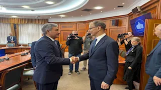 وزير السياحة يبحث مع نظيره الصربي تنظيم معارض أثرية وتوسيع خطوط الطيران المباشر